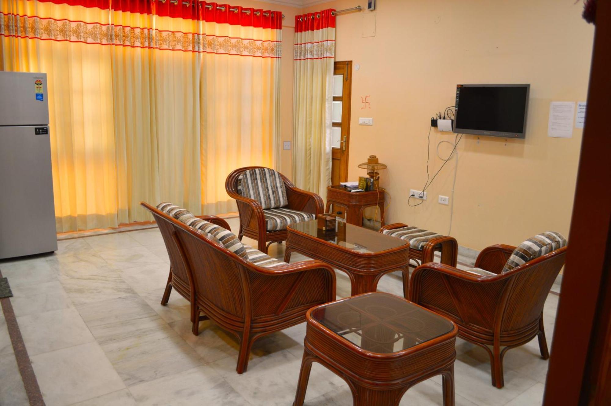 Fully Furnished Ish, Atithya With Various Amenities And Free Services In Lucknow, India Homestay